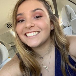 Meet your Posher, Alexia